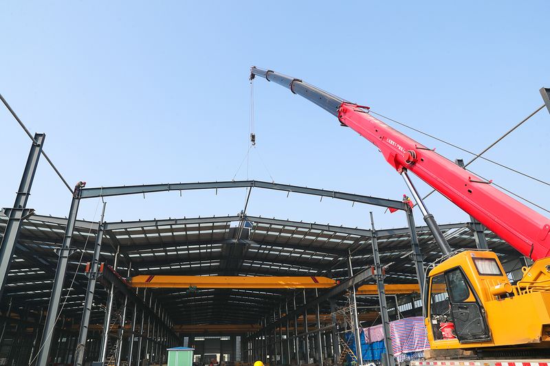 上梁大吉！！河南LEwin乐玩智能产业园7号车间建设中