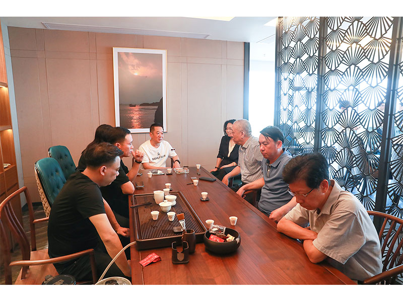 强强结合！！河南LEwin乐玩党委书记崔培军与玉昆钢铁等进行洽谈