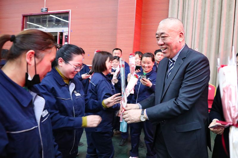 河南LEwin乐玩隆重进行“三八”国际妇女节留念暨赞美大会