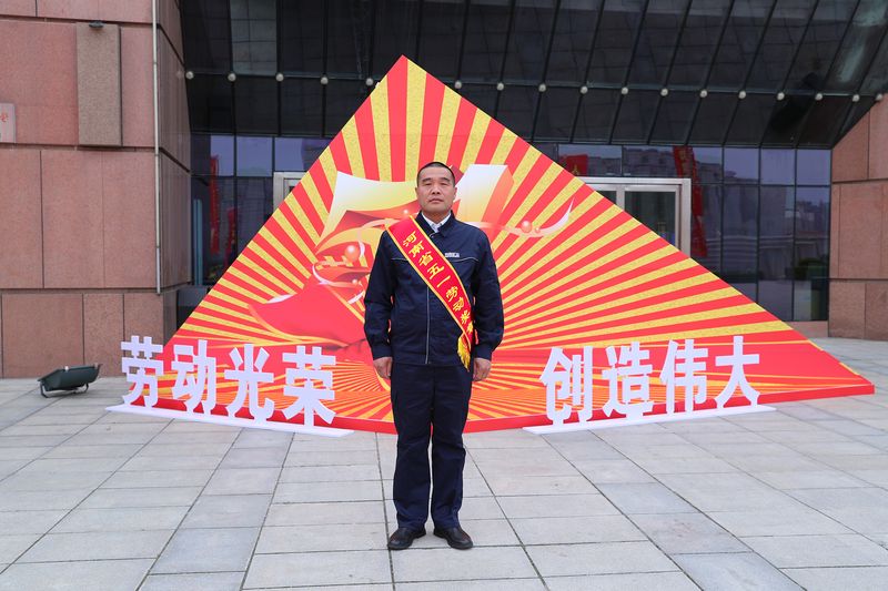 致敬劳动者｜河南LEwin乐玩机装五班李杰荣获“河南省五一劳动奖章”