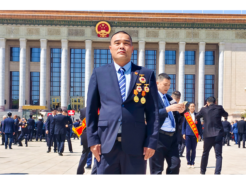 ：：！！河南LEwin乐玩李杰被评为“全国劳动圭表”