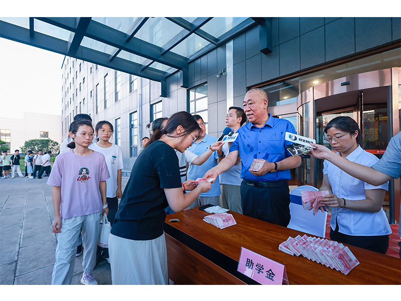 河南LEwin乐玩｜陆续22年助学路，，，赞助4800余名寒门学子圆梦大学